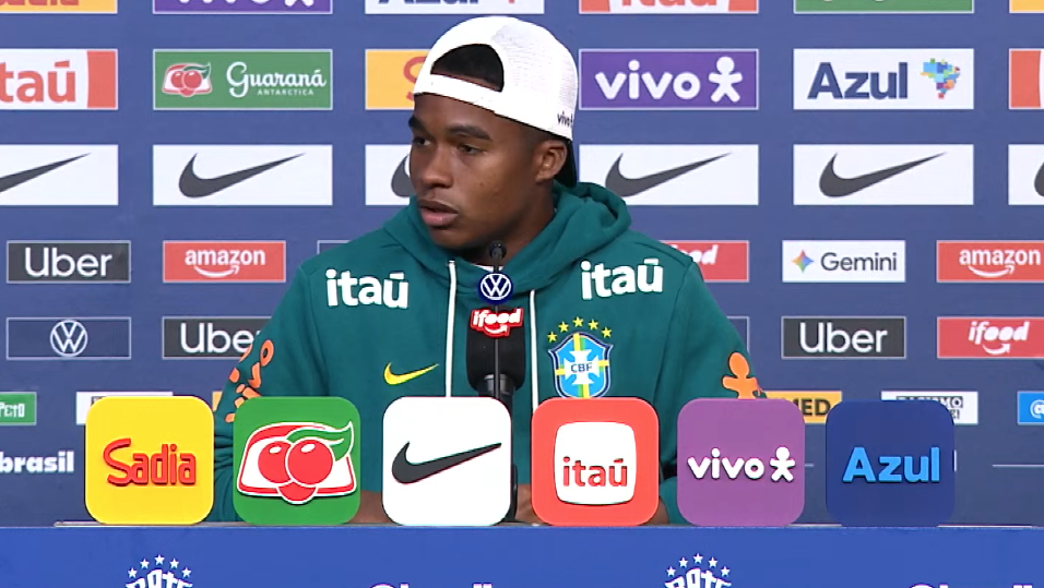 Endrick em coletiva da Seleção Brasileira