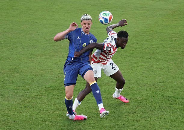 Enrada de Balogun que resultou no cartão vermelho • Fifa via Getty Images