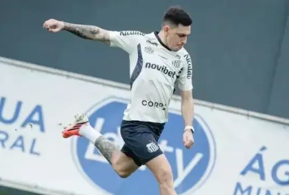 Santos encaminha renovação de contrato com Escobar até 2027