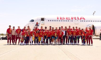 Imagem de destaque do post: Espanha desembarca em Madri com a taça de campeã do mundo