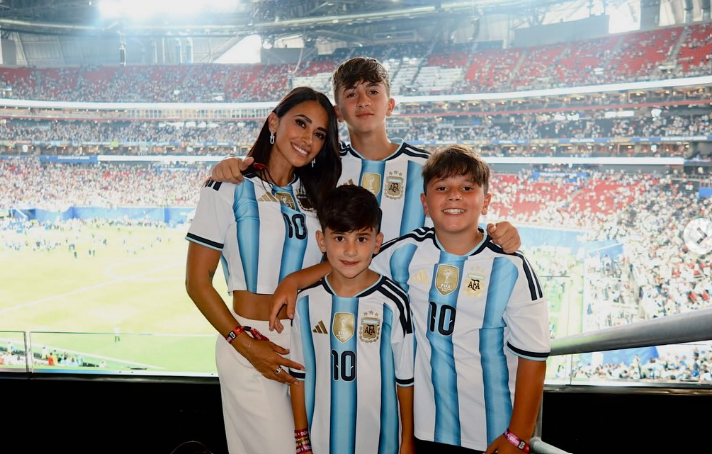 Esposa de Messi celebra avanço da Argentina para final da Copa do Mundo