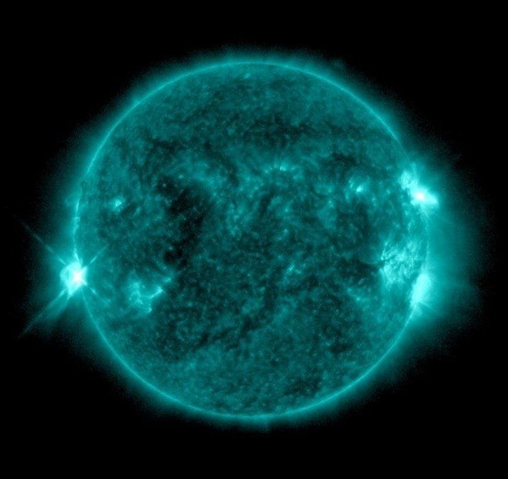 Erupção de classe X1.3 (em destaque acima) ocorreu numa região de Manchas Solares denominada 4482 • Nasa