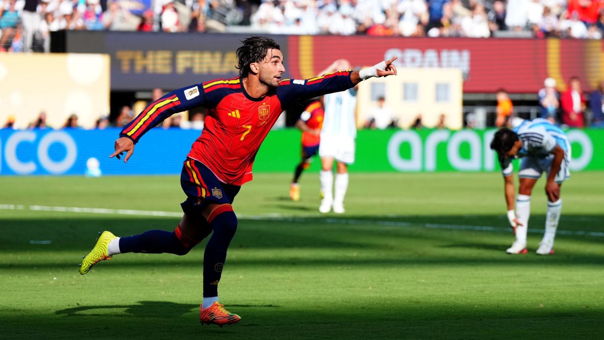 Espanha desembarca em Madri com a taça de campeã do mundo
