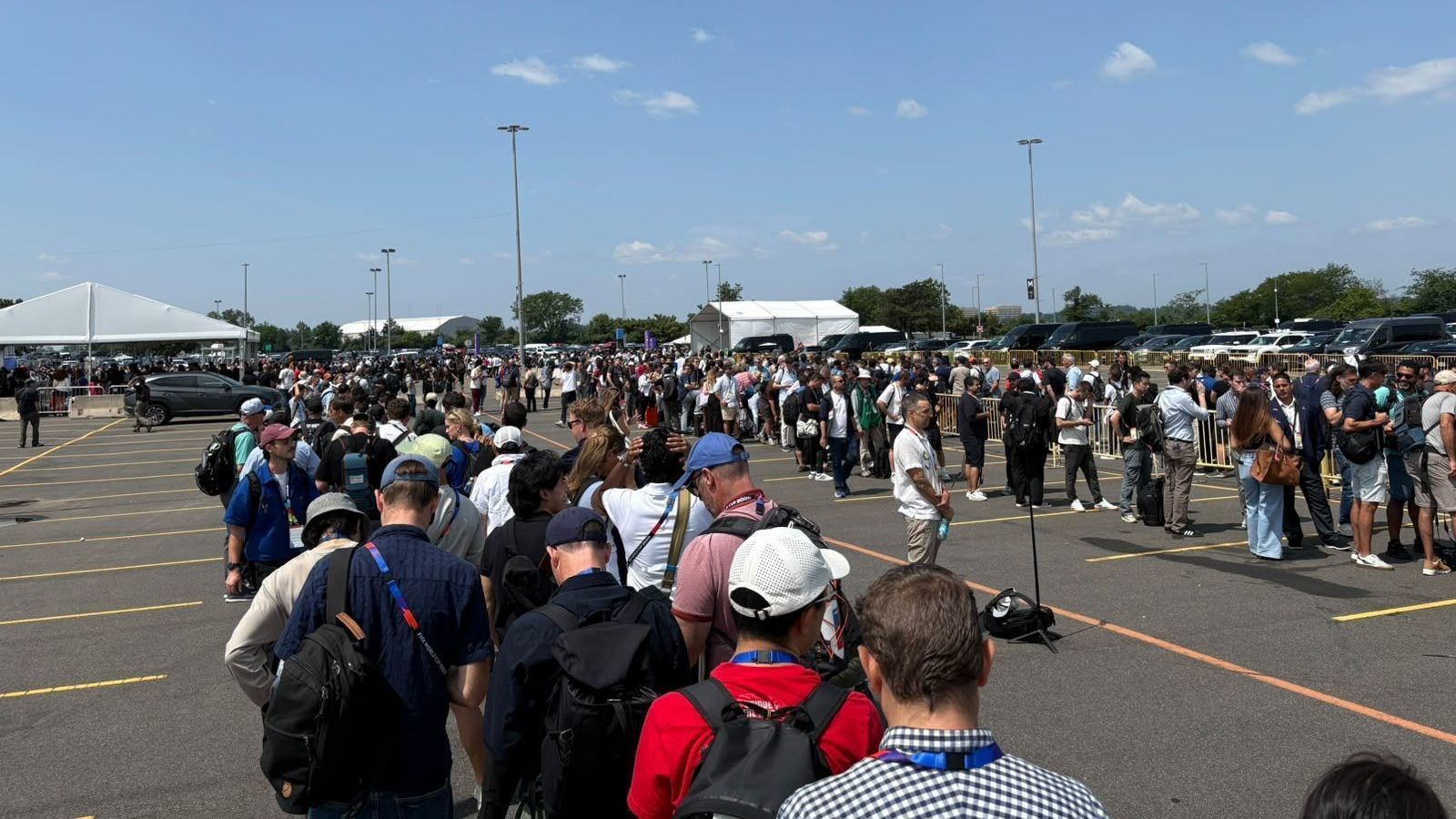 Longa fila no acesso de profissionais credenciados ao MetLife Stadium para a final da Copa do Mundo