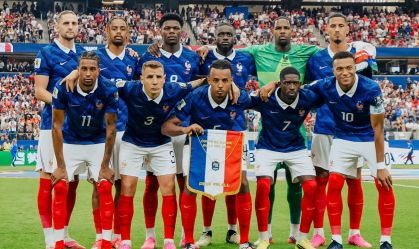 Equipe da França perfilada antes de duelo contra a Espanha, pela semifinal da Copa do Mundo