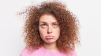 Frizz: por que alguns cabelos arrepiam mais do que outros?