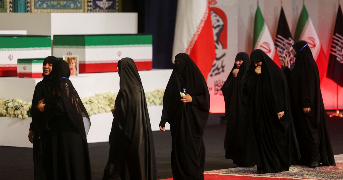 Análise: Irã tenta passar força em funeral de Ali Khamenei