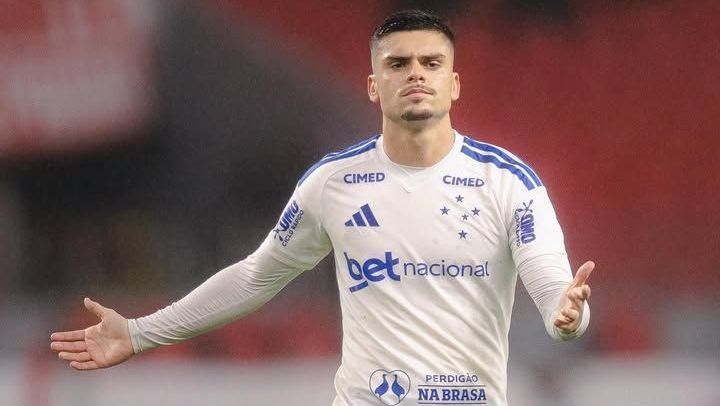 Gabriel Pec em partida contra o Internacional
