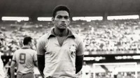 Antes de Balogun, Garrincha já teve expulsão perdoada na Copa