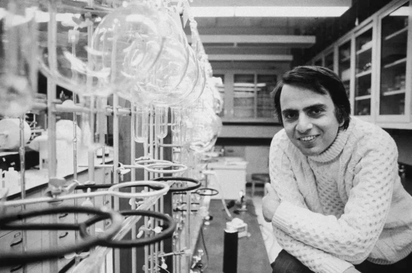 O astrônomo americano Carl Sagan propôs uma revisão popular da escala de Kardashev na década de 1970 • Santi Visalli Inc./Getty Images