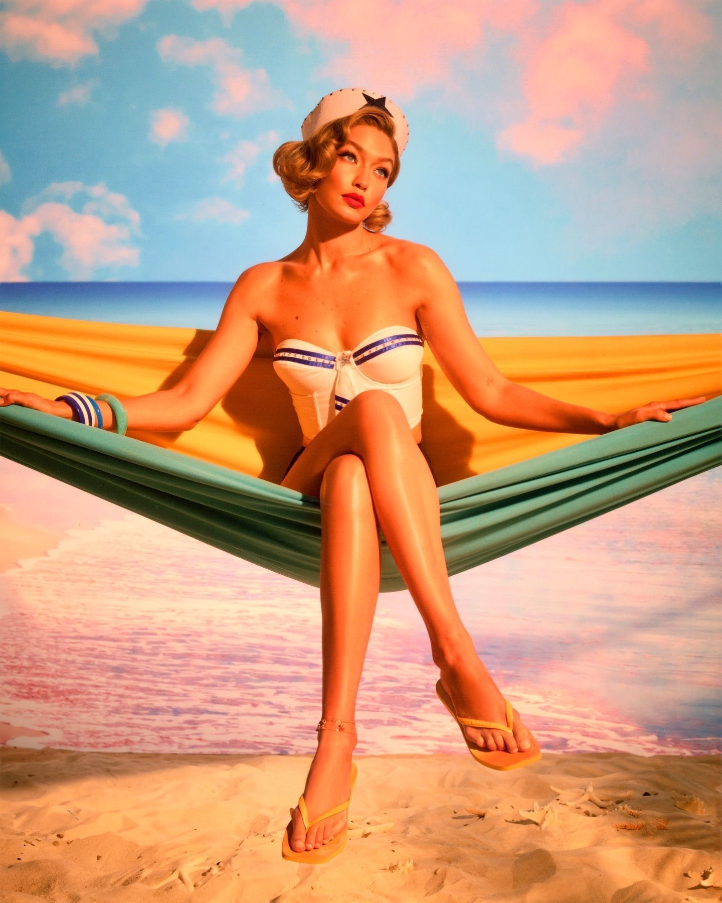 Gigi Hadid • Instagram/Havaianas
