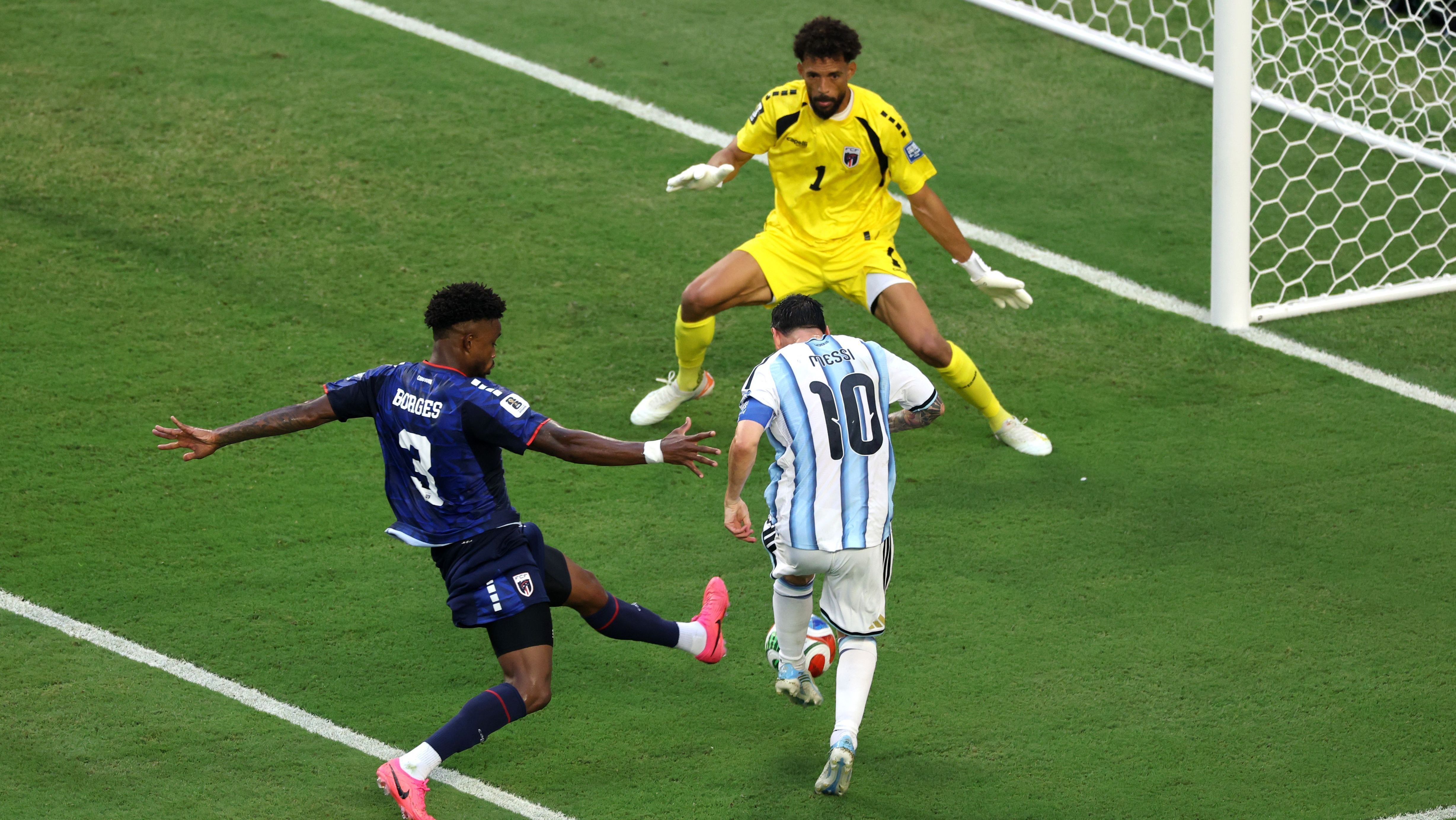 Lionel Messi anota gol contra Cabo Verde