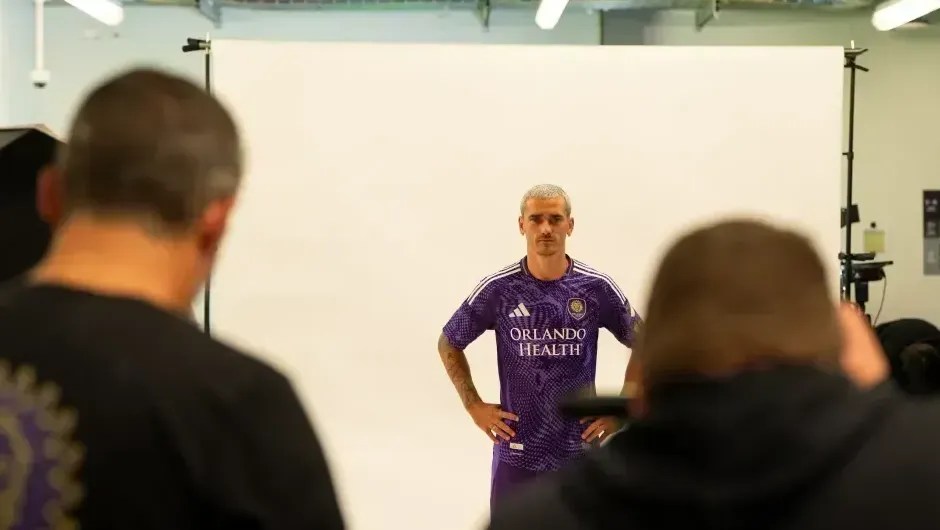 Girezmann em sessão de fotos no Orlando City