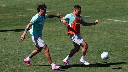Gustavo Gomez e Vitor Roque no treino do Palmeiras