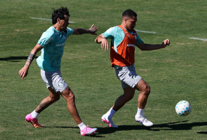 Vitor Roque treina no Palmeiras e pode jogar contra Coritiba