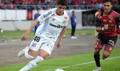 Gustavo Henrique em ação pelo Santos
