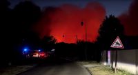 Incêndio florestal intenso consome 16 hectares perto de Paris