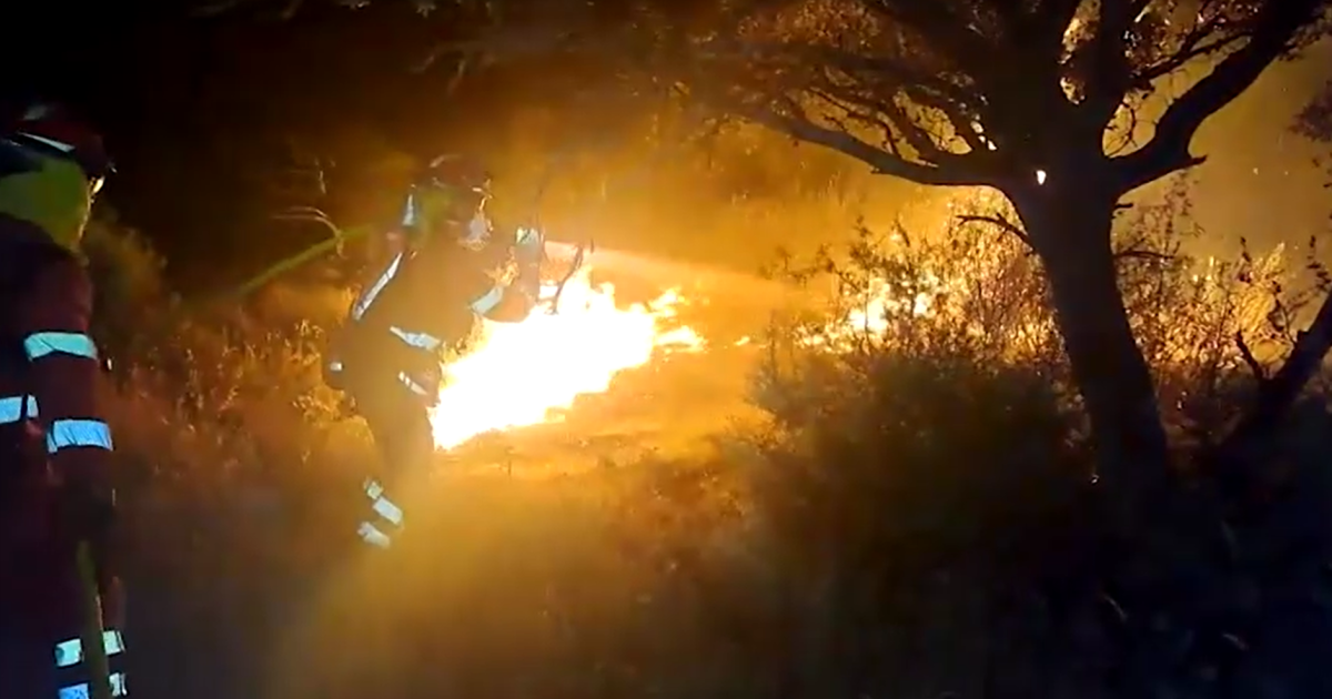 Bombeiros combatem incêndios florestais em regiões da Espanha