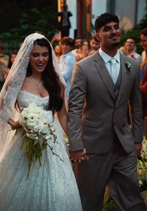 Isabella Arantes usa vestido rendado em casamento com Gabriel Medina • Instagram/Isabella Arantes