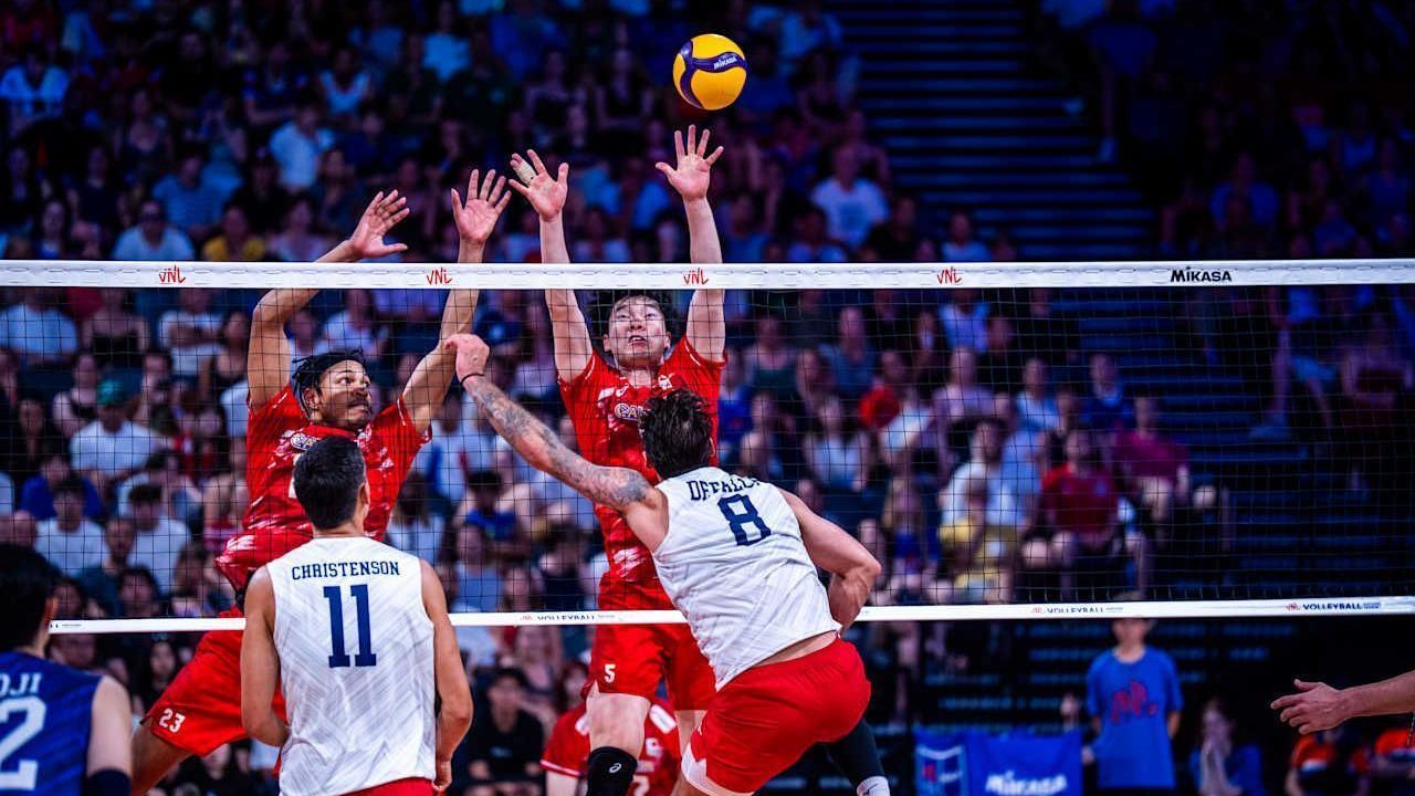 Japão e EUA durante jogo da VNL