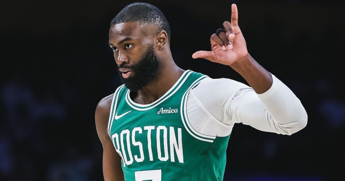 Celtics negocia Jaylen Brown com 76ers em troca por Paul George