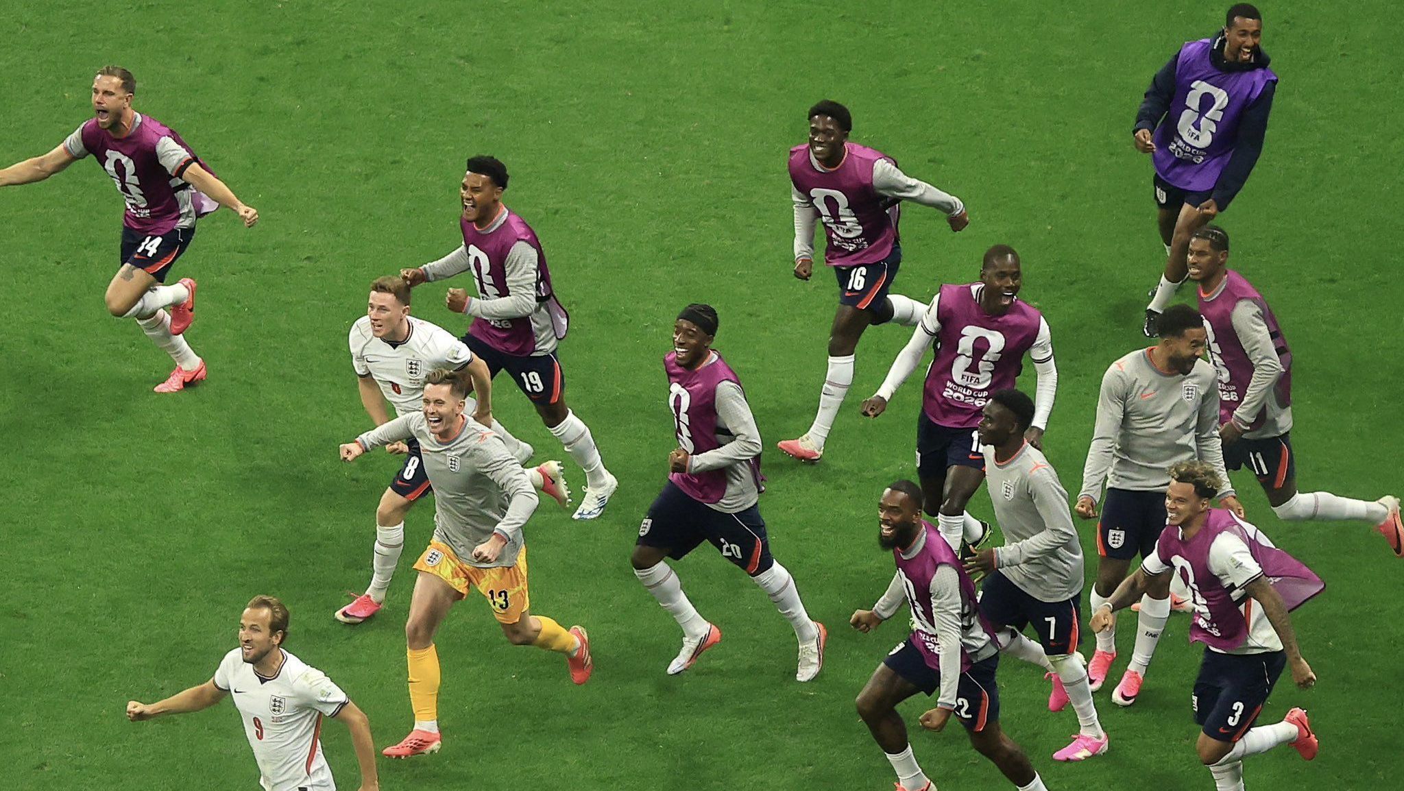 a Jordan Henderson sofreu uma lesão no punho durante a comemoração da classificação da Inglaterra