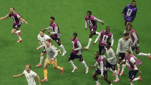 a Jordan Henderson sofreu uma lesão no punho durante a comemoração da classificação da Inglaterra
