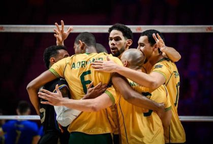 Brasil encara a França na VNL Masculina e busca uma vaga no mata-mata