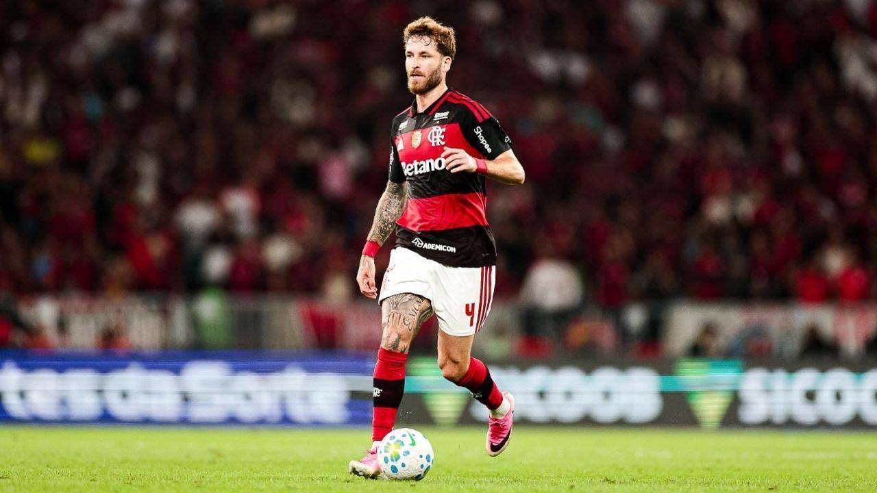 Léo Pereira em partida do Flamengo contra o São Paulo