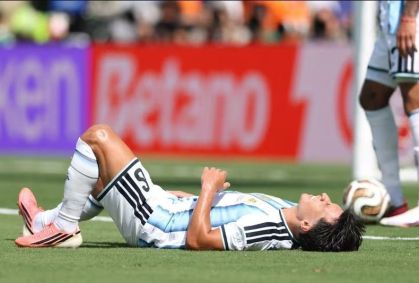 Destaque da Argentina se machuca e é substituído na final da Copa do Mundo