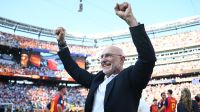 Técnico da Espanha celebra título e exalta geração: "Conquistamos tudo"