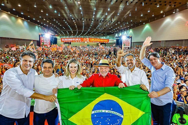 Com Lula, Camilo e Cid, PT lança candidatura de Elmano ao governo do CE