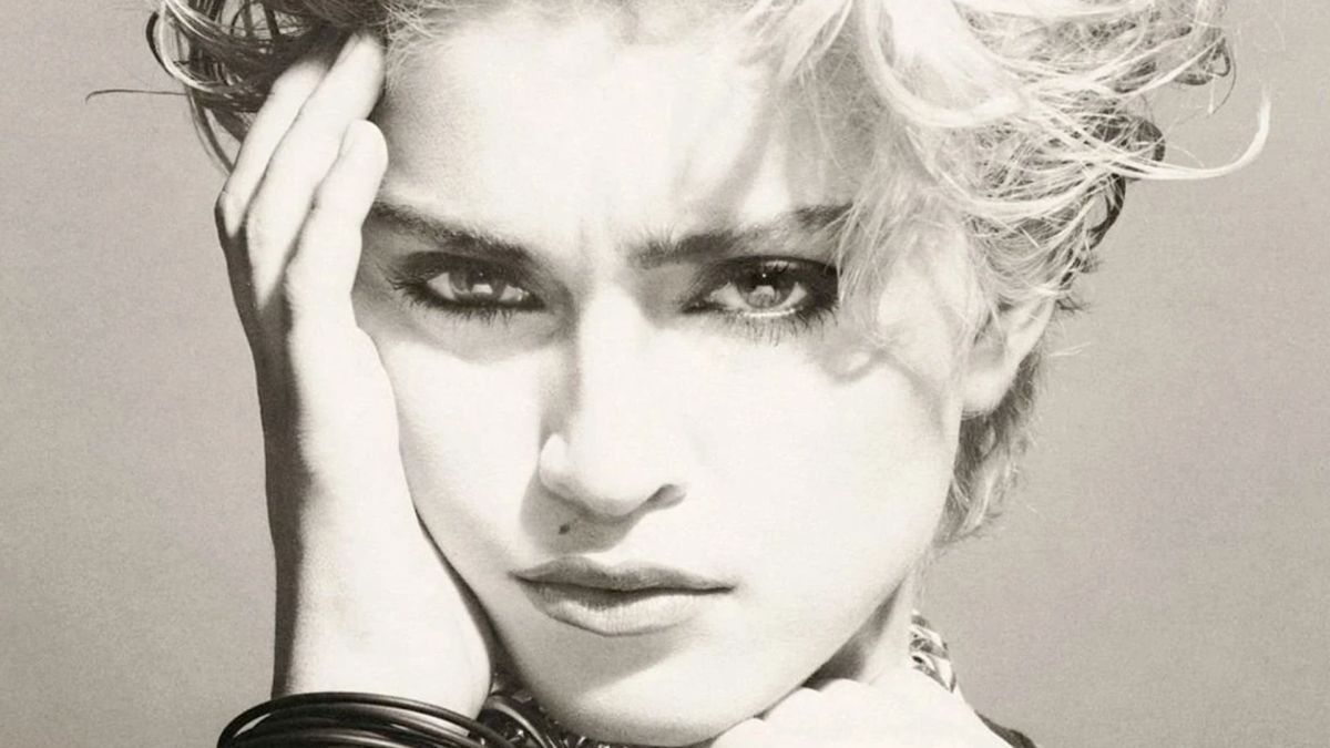 DJ Anne Louise toca em festival com Madonna e cita atrasos devido à cantora