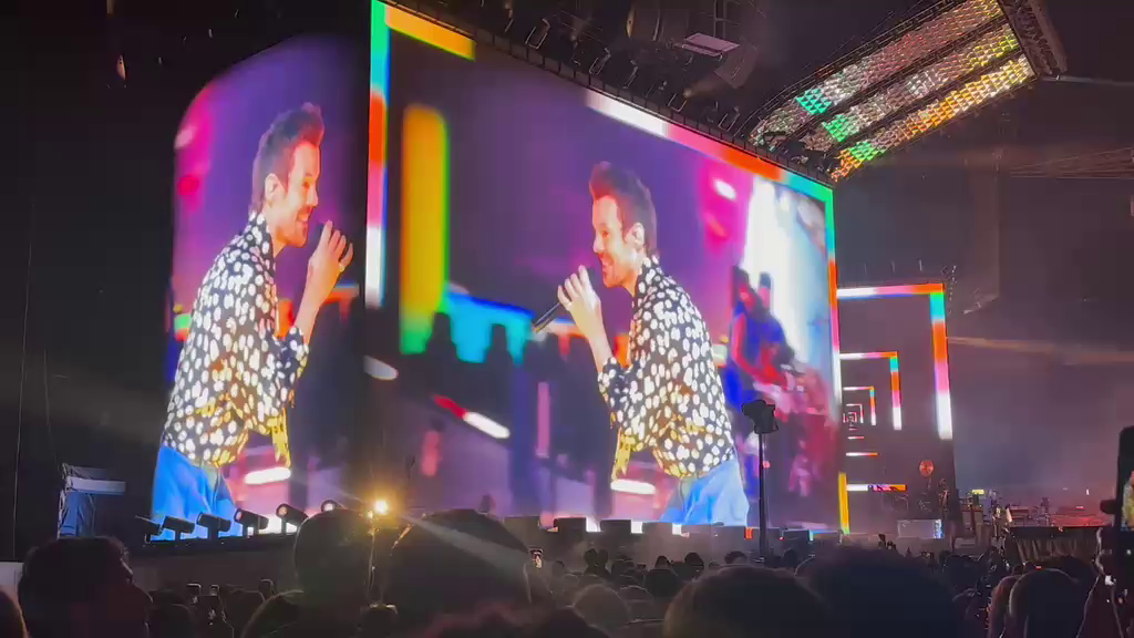 Cancelamento de show e silêncio de Harry Styles geram revolta entre fãs