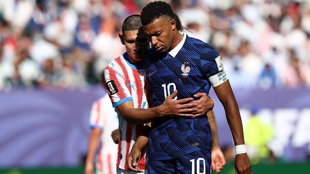 Namorada de Mbappé desabafa sobre boatos e diz que buscará medidas legais