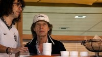 Mick Jagger acompanha Noruega x Inglaterra e web revive fama de "pé-frio"