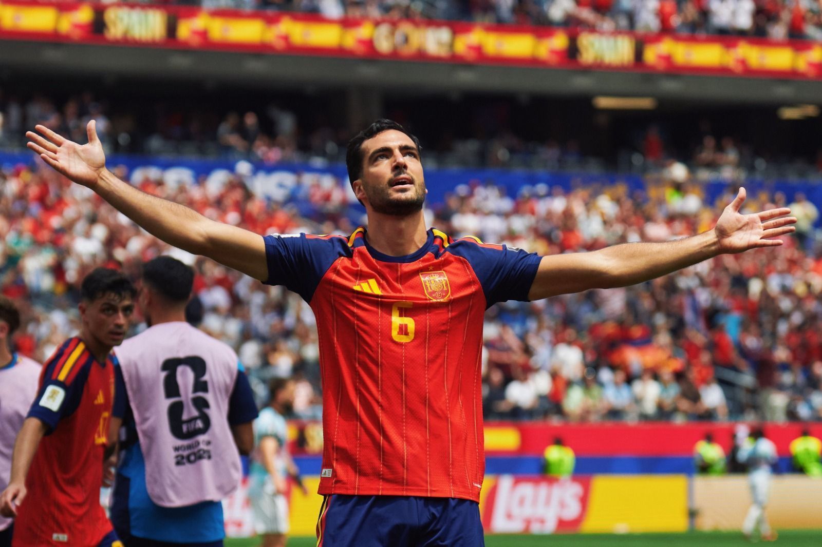 Mikel Merino, da Espanha, celebrando o gol sobre a Bélgica, válido pelas quartas de final da Copa do Mundo