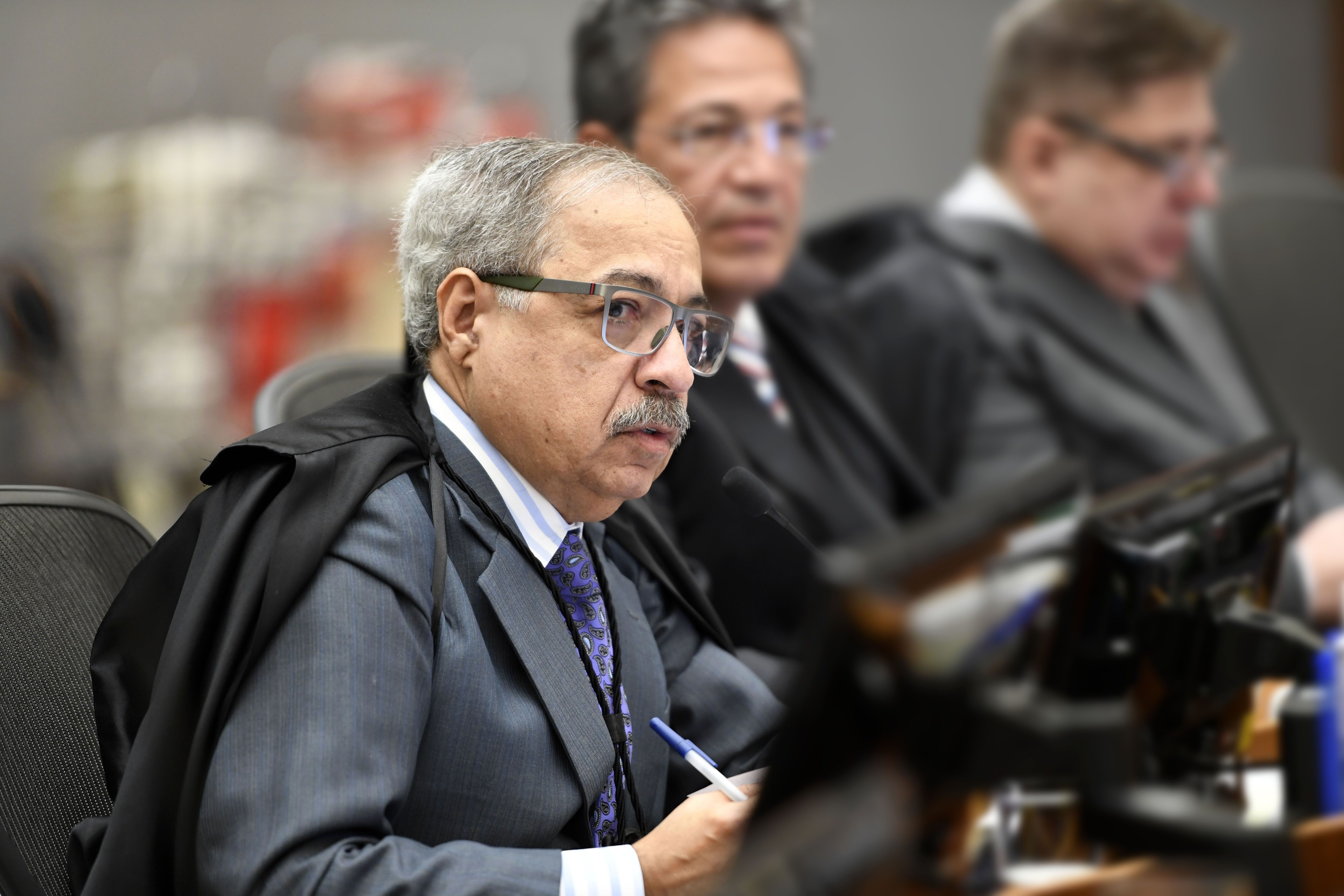 Imagem de destaque do post: Zanin arquiva inquérito contra ministro do STJ em caso de venda de decisões