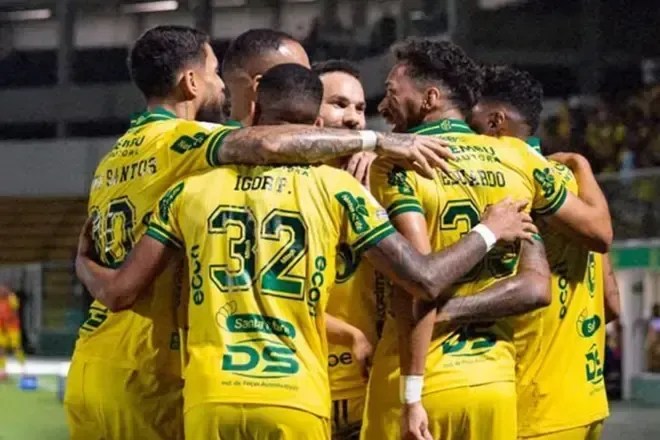 Mirassol comemora gol contra o Remo