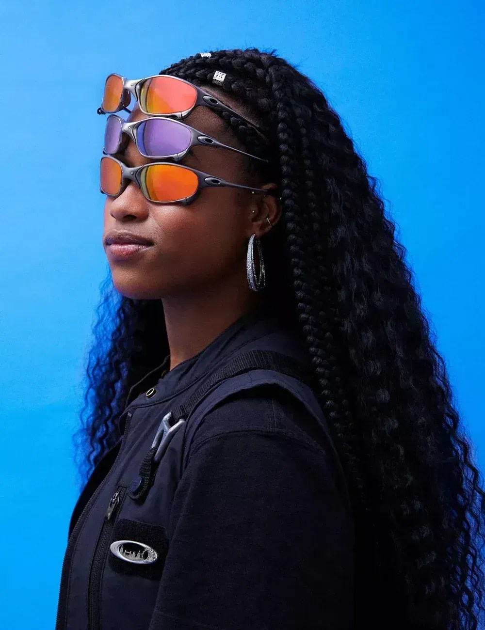 Óculos espelhados do modelo "juliet" se tornaram símbolo do funk e da cultura periférica • Fernanda Souza (@correrua_)