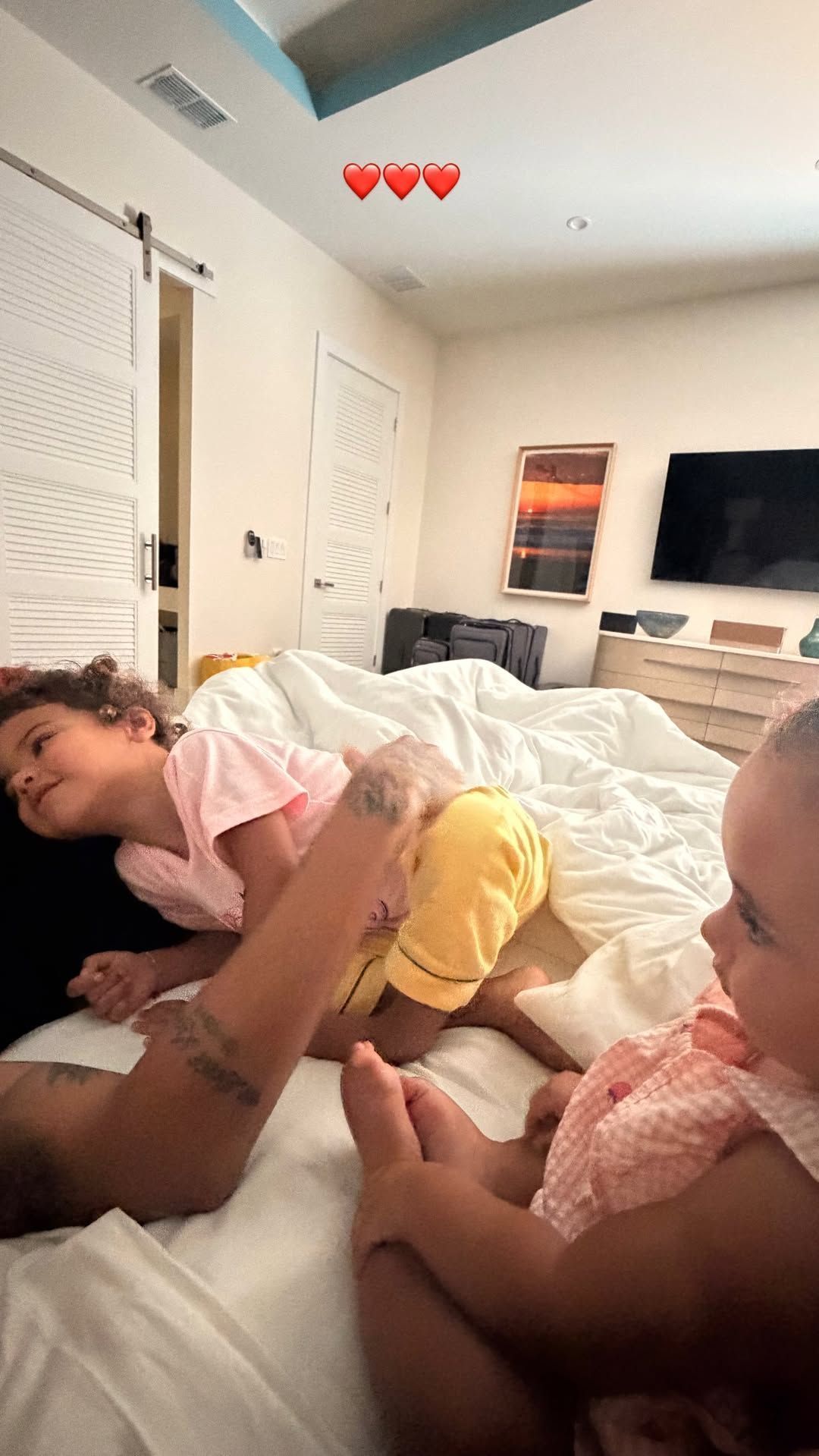 Bruna Biancardi mostra "chamego" de Neymar Jr. com filhas após derrota na Copa • Instagram/Bruna Biancardi
