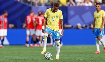 Neymar em ação no Brasil x Noruega, em partida das oitavas de final da Copa do Mundo