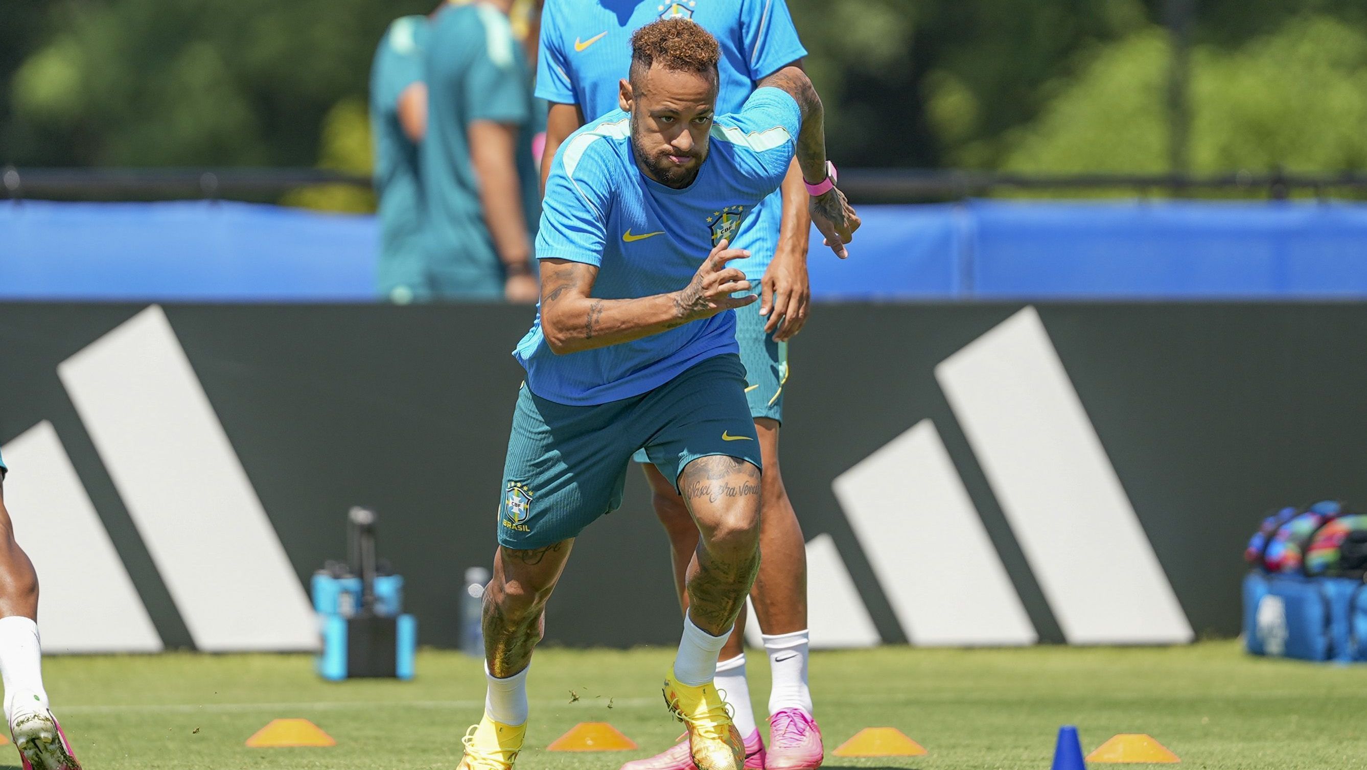 Neymar em treino da Seleção Brasileira