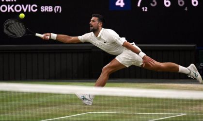 Novak Djokovic em ação na chave de simples de Wimbledon