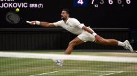 Djokovic encara Sinner na semifinal e busca recorde em Wimbledon