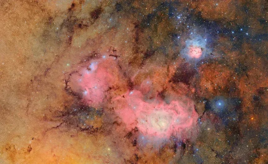 Esta imagem combina 678 imagens separadas capturadas pelo Observatório Rubin em pouco mais de sete horas de observação • Observatório Vera C. Rubin da NSF-DOE