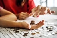 O que é inclusão financeira de verdade e que instituições avançam no Brasil