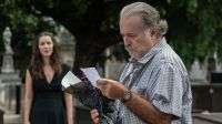 Beijo, flores e túmulo: entenda mistério que movimenta "Quem Ama Cuida"