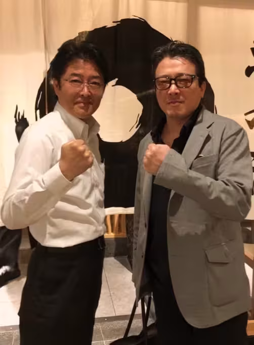Shiro Izumi (à esq.) e Haruki Hamada (à dir.) em um reencontro de 2019 • Reprodução/X