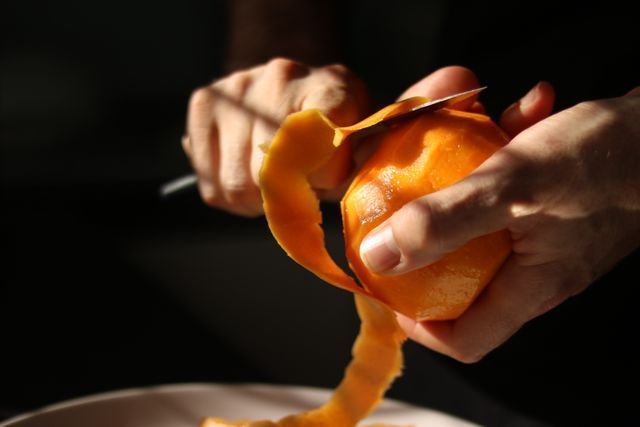 casca-laranja-bicarbonato-limpeza-caseira